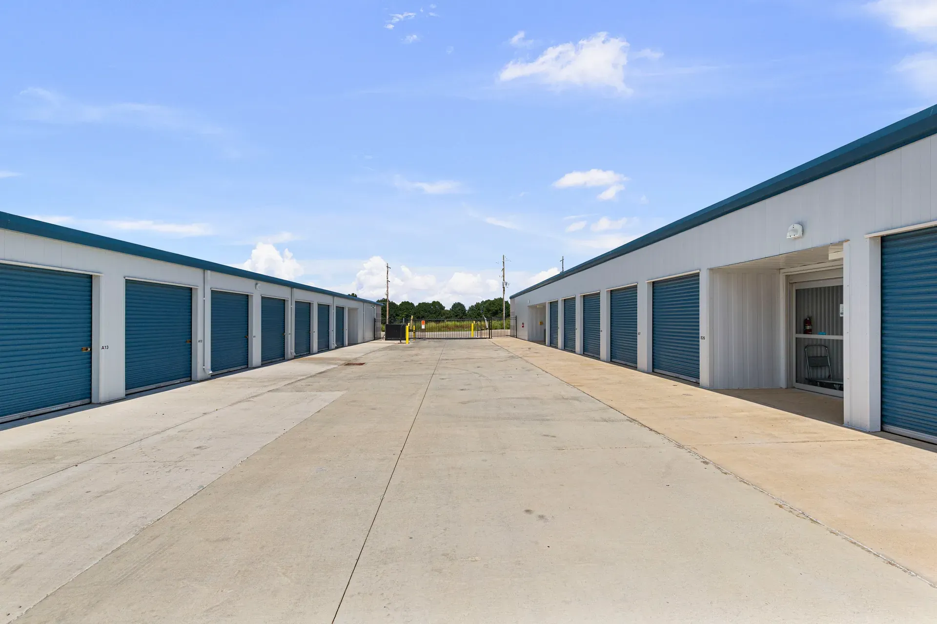 Drive up self storage units with wide lanes